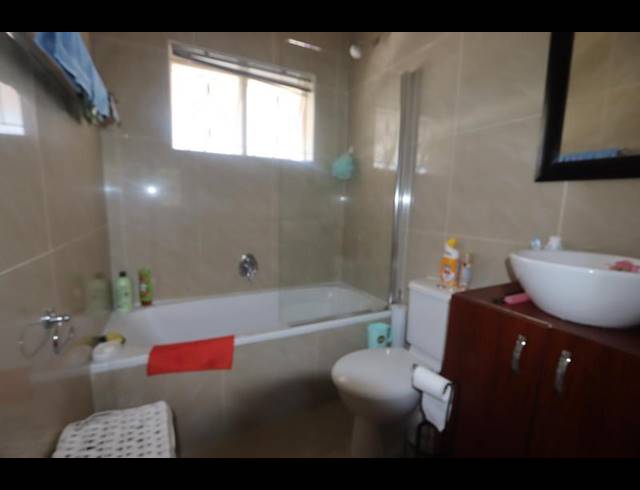 1 BEDROOM PROPERTY TO RENT IN ROSEBANK